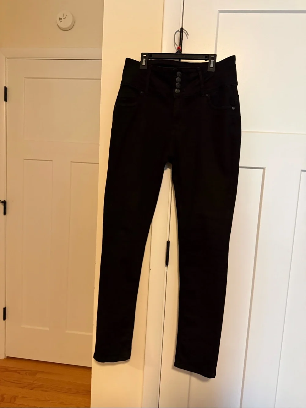 BAMBOO Black High-Waist Button-Front Skinny Jeans